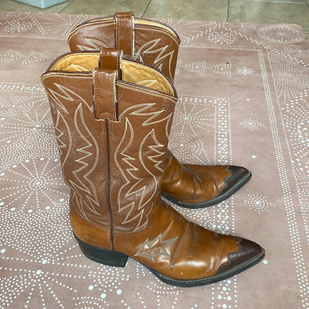 Justin’s cowboy boots